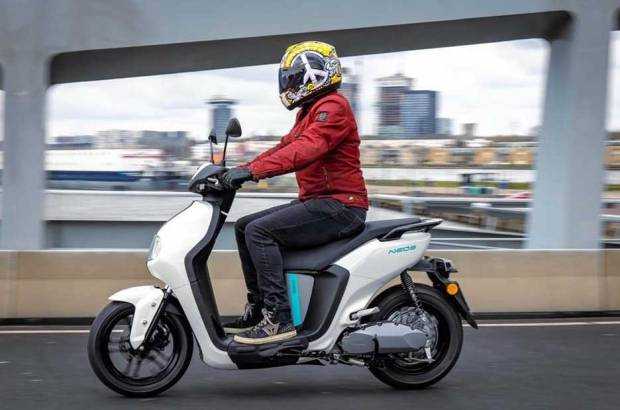 Menguji Skuter Listrik Yamaha NEO di Amsterdam