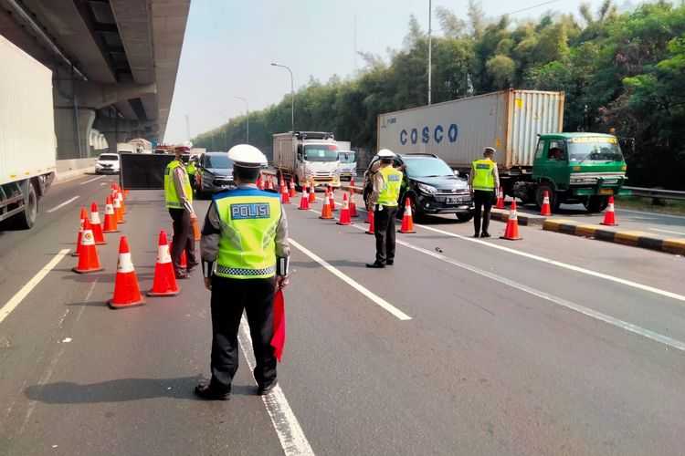 Uji Coba Ganjil Genap, Mobil Tak Sesuai Tanggal Ambil Jalan Arteri