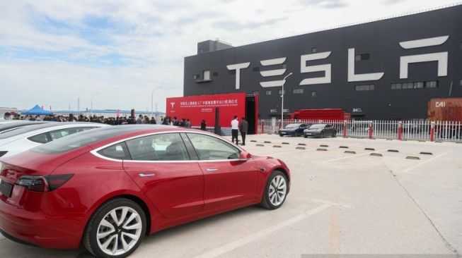 4 Kelebihan Mobil Listrik Tesla Dibanding Mobil Lain